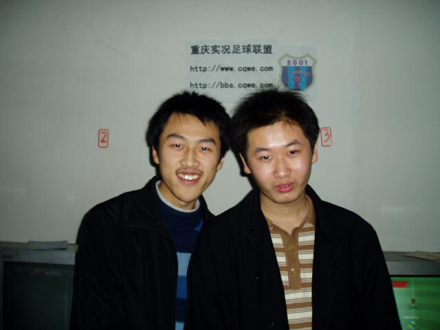 ���ιھ����죨�󣩺͵�ù����Ϊ����ǰ��Ӱ��2�˲�ͬ�ı����ƺ���ӡ֤�˱������Ľ����